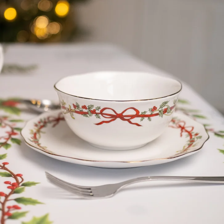 Красная ленточка — новогодняя коллекция посуды с атмосферой зимней сказки