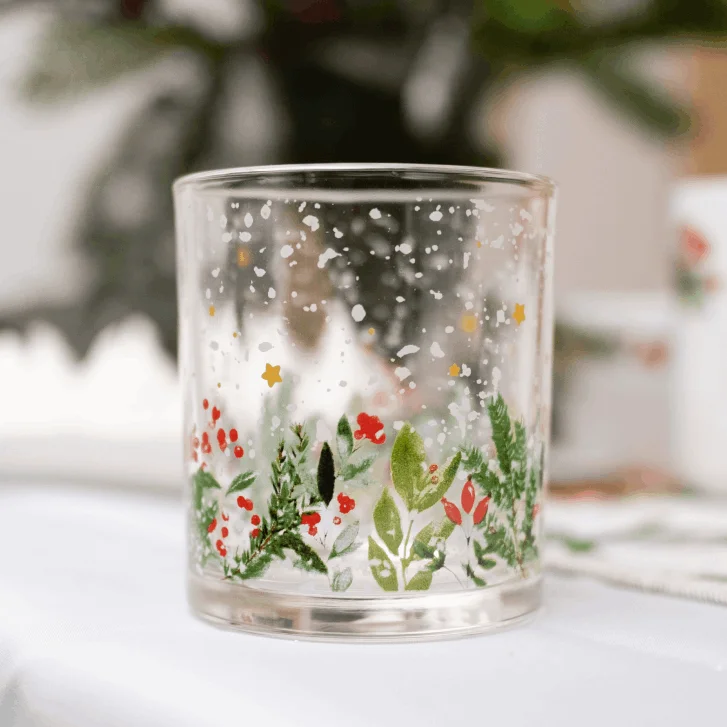 Хвойный лес — это элегантная коллекция посуды, вдохновленная зимним лесом