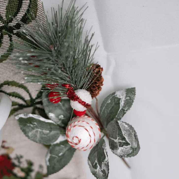 Хвойный лес — это элегантная коллекция посуды, вдохновленная зимним лесом